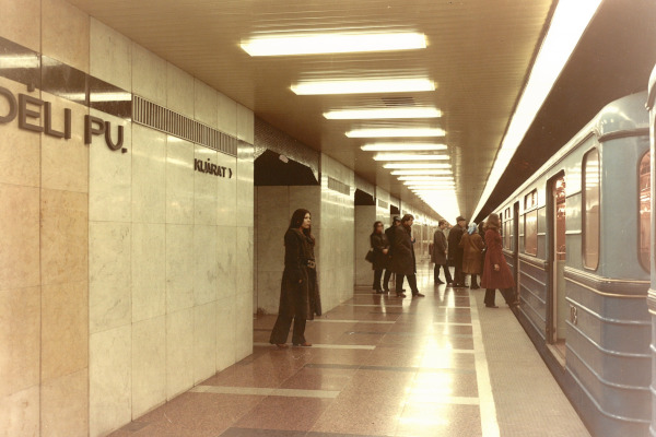 Budapest, M2 metró, Déli pályaudvar, bélyegkép