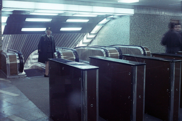 Budapest, M2 metró, Blaha Lujza tér, bélyegkép