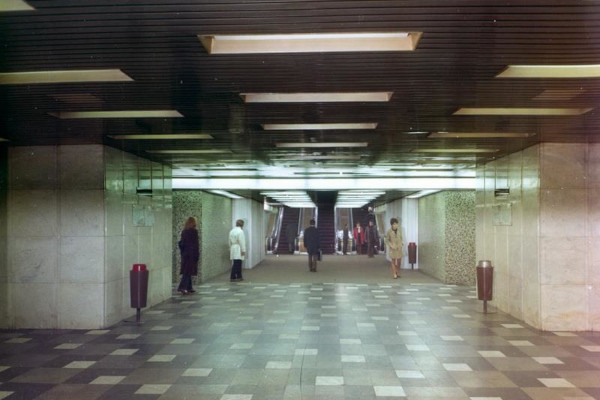 Budapest, M2 metró, Blaha Lujza tér, bélyegkép