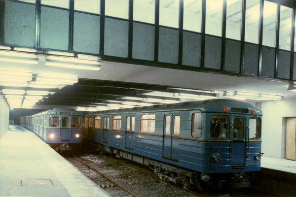Budapest, M2 metró, Pillangó utca, bélyegkép