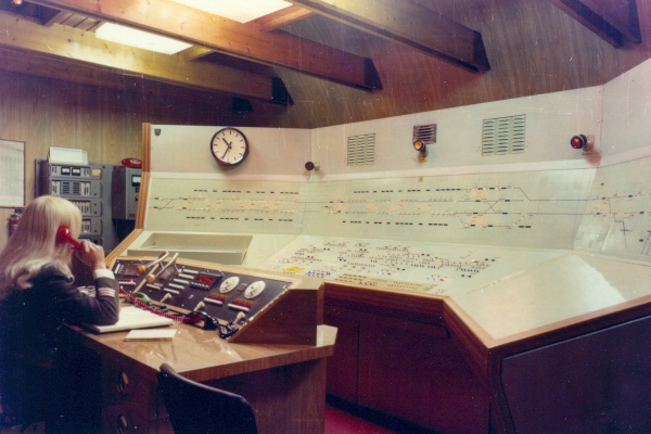 Budapest, M2 metró, Deák Ferenc tér, KFM, Központi Forgalmi Menetirányító, bélyegkép