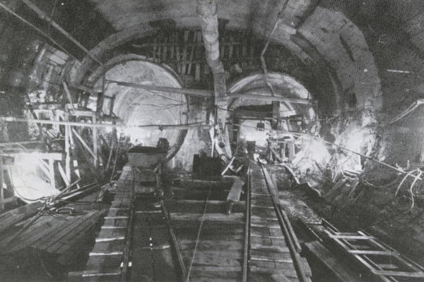 Budapest, M2 metró, építés, bélyegkép