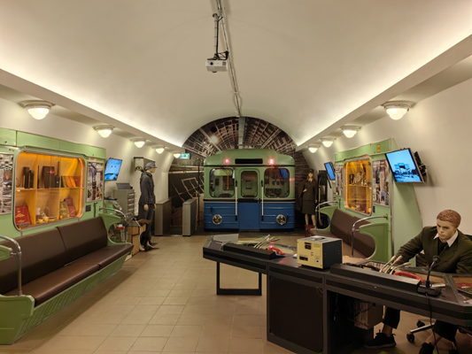 Budapest, M2 metró, Metró Kiállítóterem, bélyegkép