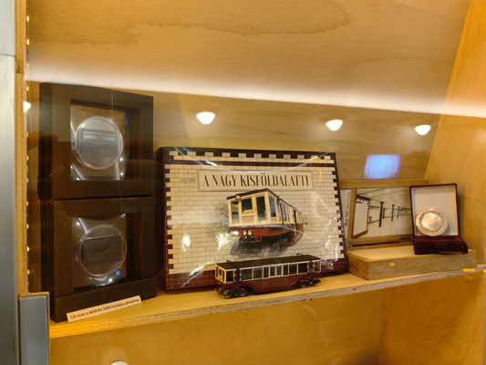 Budapest, M2 metró, Metró Kiállítóterem, bélyegkép