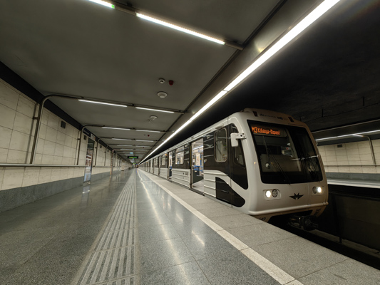 Budapest, M3 metró, Újpest-központ, bélyegkép
