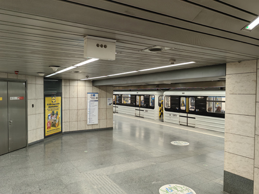 Budapest, M3 metró, Újpest-központ, bélyegkép