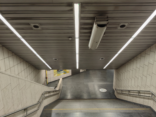 Budapest, M3 metró, Újpest-központ, bélyegkép