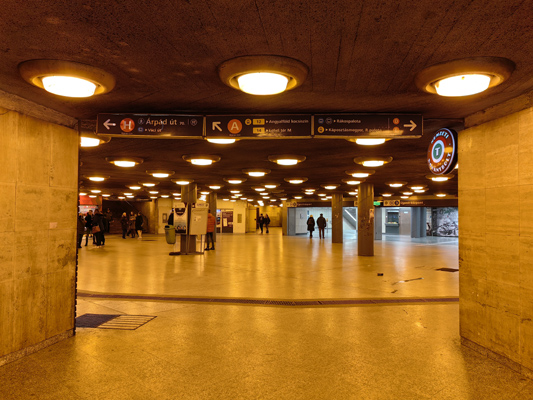 Budapest, M3 metró, Újpest-központ, bélyegkép