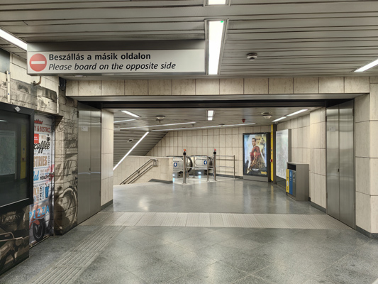 Budapest, M3 metró, Újpest-központ, bélyegkép