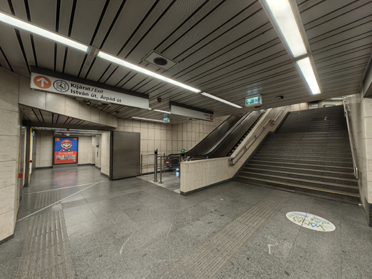 Budapest, M3 metró, Újpest-központ, bélyegkép