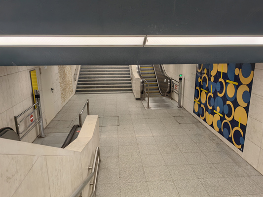 Budapest, M3 metró, Gyöngyösi utca, bélyegkép