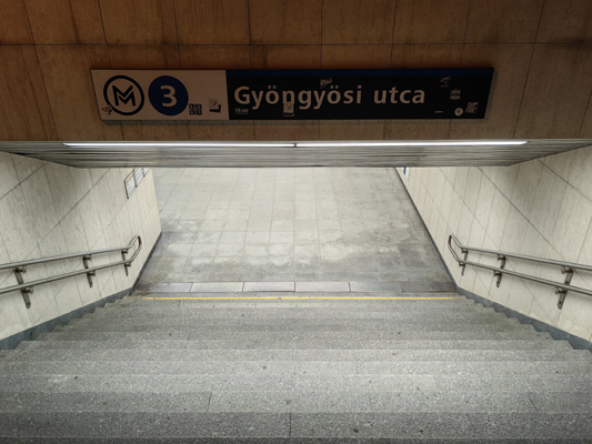 Budapest, M3 metró, Gyöngyösi utca, bélyegkép
