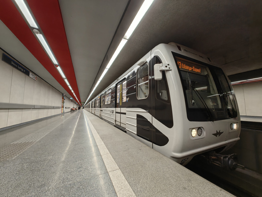 Budapest, M3 metró, Dózsa György út, bélyegkép