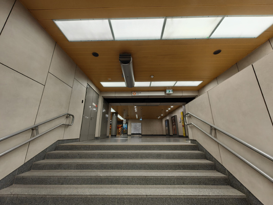 Budapest, M3 metró, Dózsa György út, bélyegkép