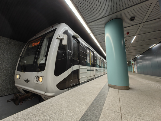 Budapest, M3 metró, Arany János utca, bélyegkép