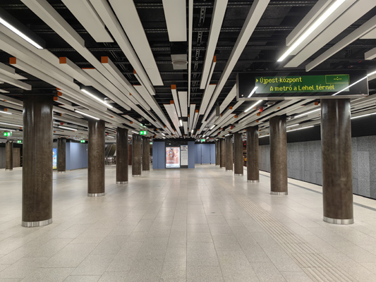 Budapest, M3 metró, Corvin-negyed, bélyegkép