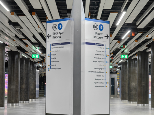 Budapest, M3 metró, Corvin-negyed, bélyegkép