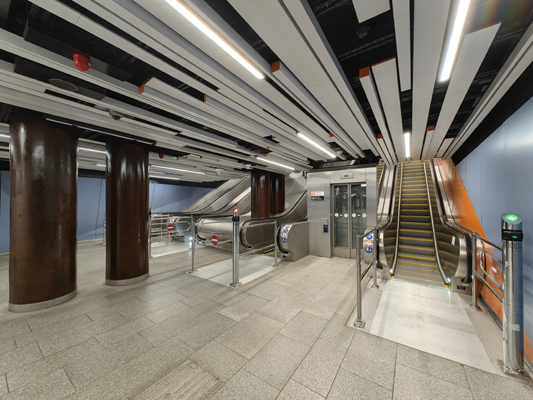 Budapest, M3 metró, Corvin-negyed, bélyegkép