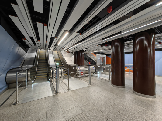 Budapest, M3 metró, Corvin-negyed, bélyegkép