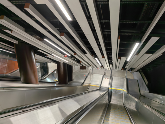 Budapest, M3 metró, Corvin-negyed, bélyegkép