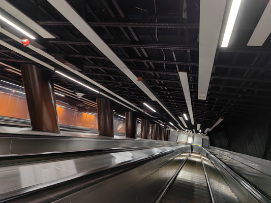 Budapest, M3 metró, Corvin-negyed, bélyegkép