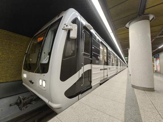 Budapest, M3 metró, Semmelweis Klinikák, bélyegkép