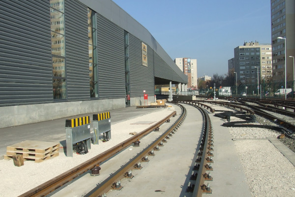 Budapest, M4 metró, járműtelep, bélyegkép