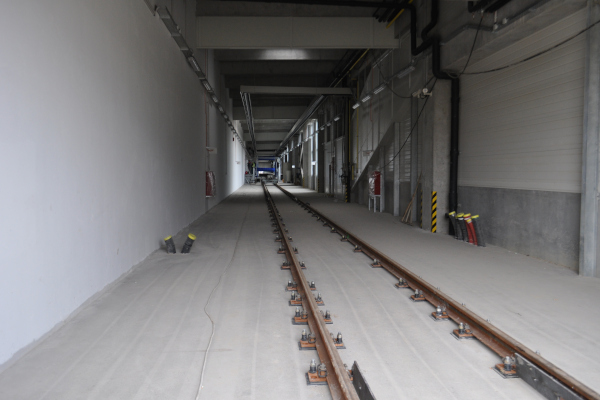 Budapest, M4 metró, járműtelep, bélyegkép