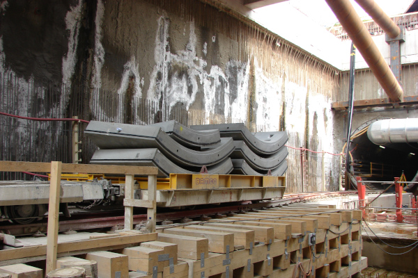 Budapest, M4 metró, Bikás park, bélyegkép